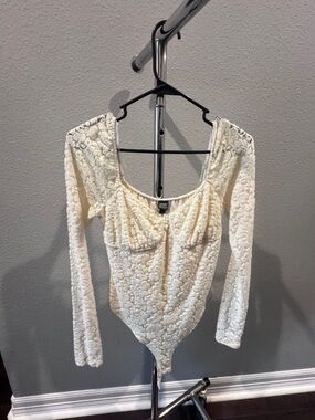 wild fable Cream Long Sleeve Lace Scoop Bodysuit